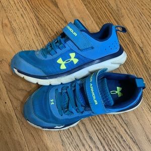 Boys bright blue Under Armour Velcro shoes